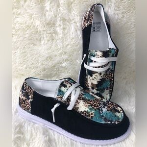🐆🩵Women's Multicolor Animal Casual Shoes 42 US women’s 10 NWOT 🩵🐆